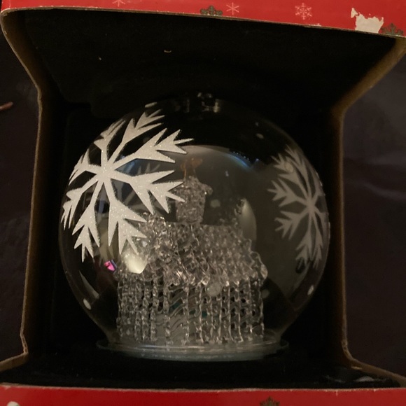 Spun Glass Globe With Color Changing Light: With Brand New Batteries. Ornament - Picture 3 of 4